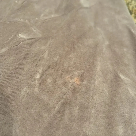 Suzi Kondi woman's light purple velour sweatpants - Picture 10 of 11